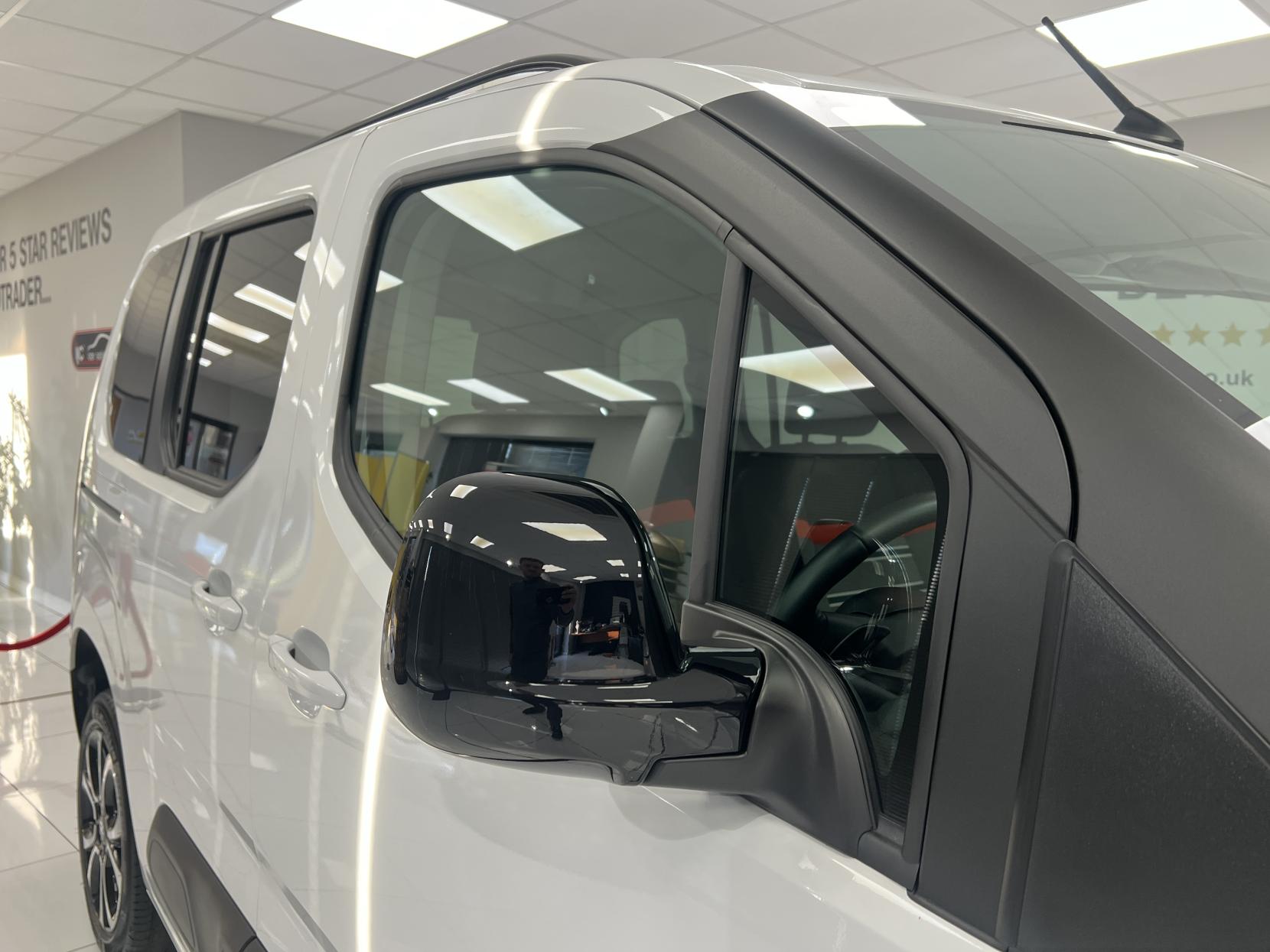 Citroen Berlingo * SAVE £2,000 **AUTO WITH DELIV MILES!** A very rare opportunity to buy a top spec AUTOMATIC Diesel 1.5 BlueHDi Flair XTR EAT8 (NOT A VAN! -it's a 5 seat MPV car!)