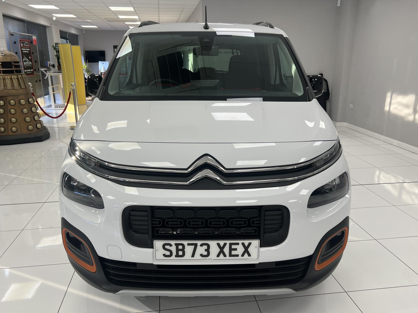 Citroen Berlingo * SAVE £2,000 **AUTO WITH DELIV MILES!** A very rare opportunity to buy a top spec AUTOMATIC Diesel 1.5 BlueHDi Flair XTR EAT8 (NOT A VAN! -it's a 5 seat MPV car!)