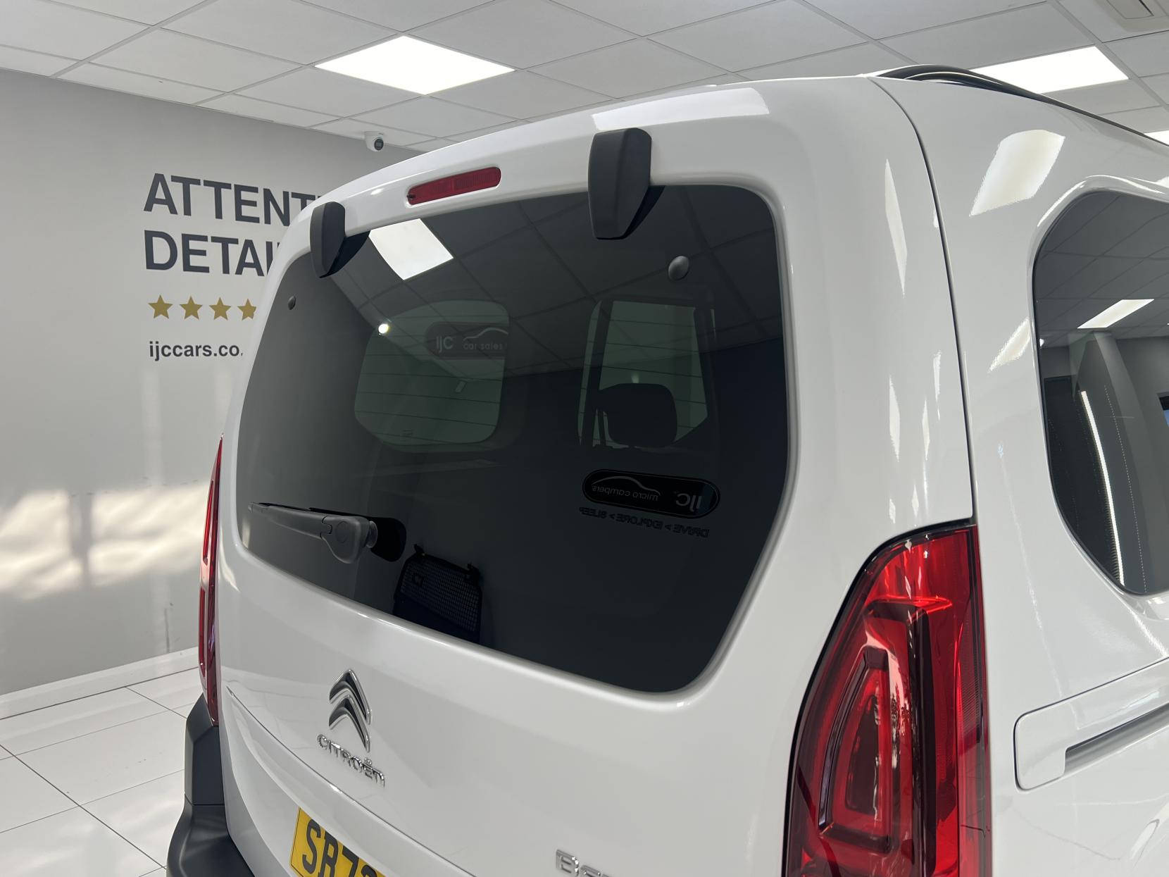 Citroen Berlingo * SAVE £2,000 **AUTO WITH DELIV MILES!** A very rare opportunity to buy a top spec AUTOMATIC Diesel 1.5 BlueHDi Flair XTR EAT8 (NOT A VAN! -it's a 5 seat MPV car!)