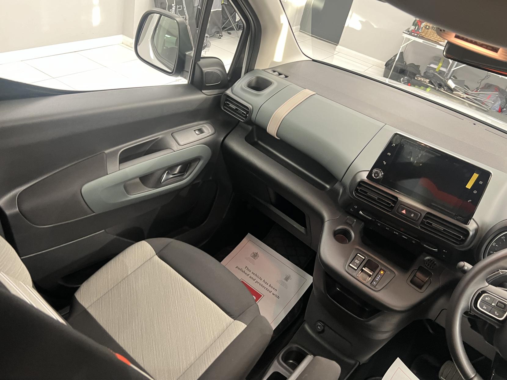 Citroen Berlingo * SAVE £2,000 **AUTO WITH DELIV MILES!** A very rare opportunity to buy a top spec AUTOMATIC Diesel 1.5 BlueHDi Flair XTR EAT8 (NOT A VAN! -it's a 5 seat MPV car!)