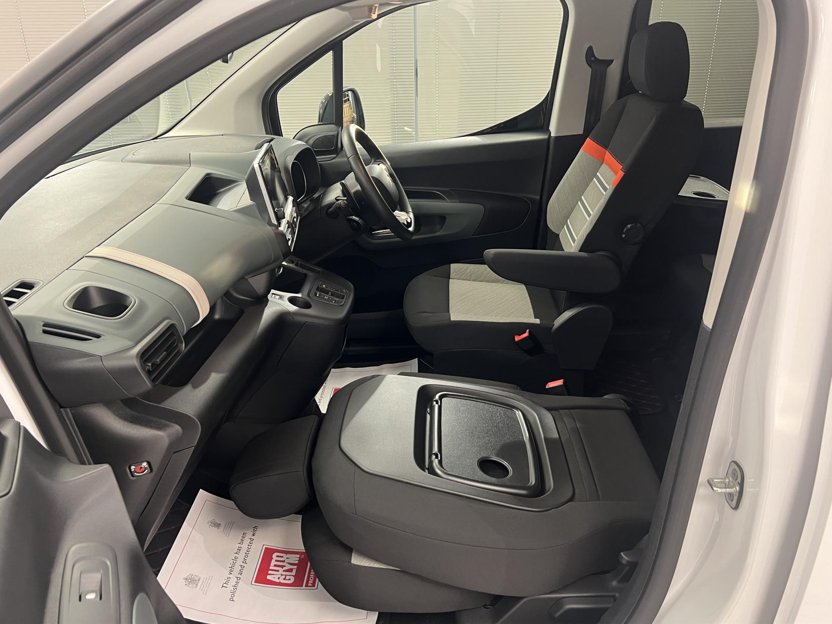 Citroen Berlingo * SAVE £2,000 **AUTO WITH DELIV MILES!** A very rare opportunity to buy a top spec AUTOMATIC Diesel 1.5 BlueHDi Flair XTR EAT8 (NOT A VAN! -it's a 5 seat MPV car!)