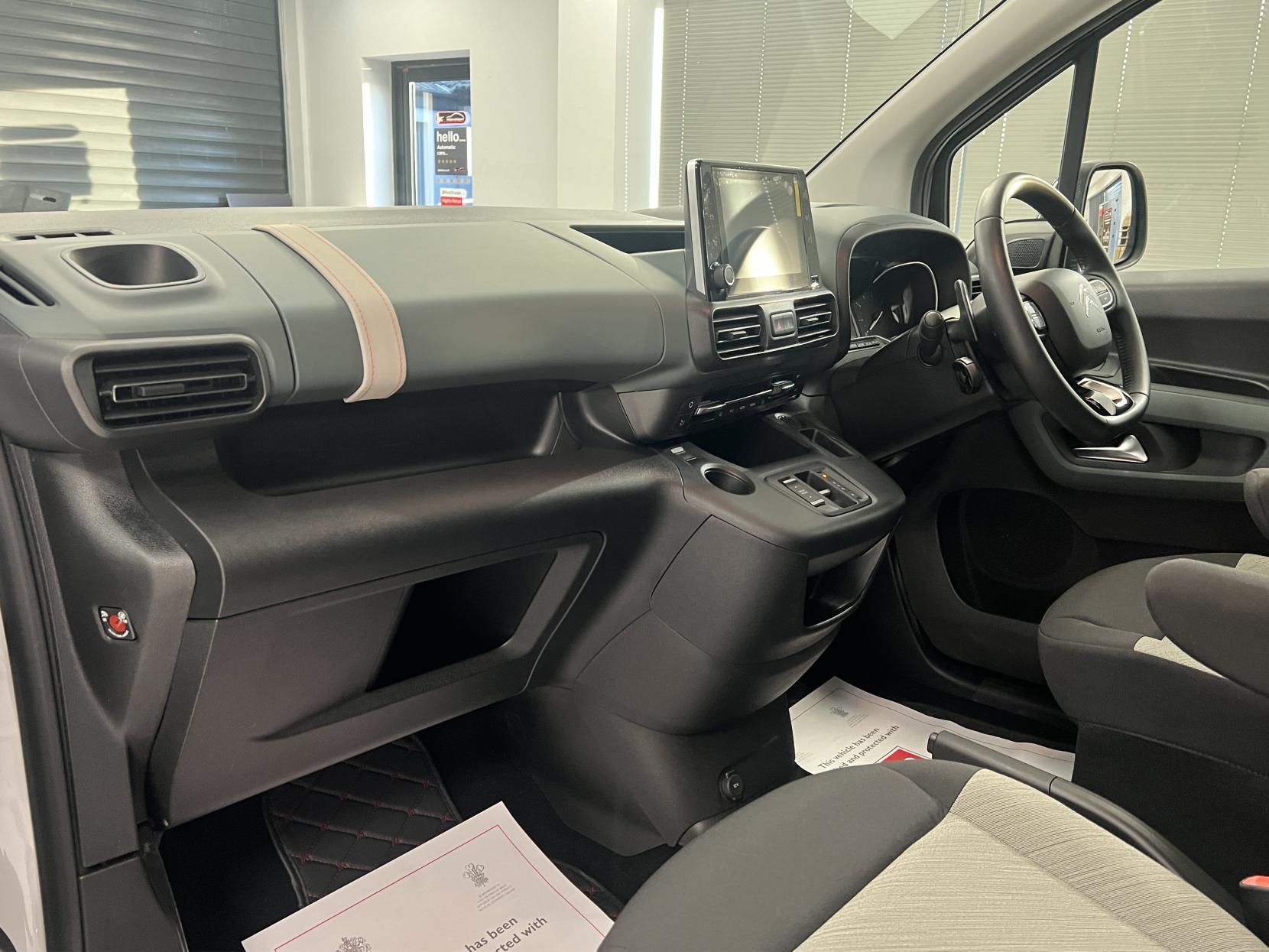 Citroen Berlingo * SAVE £2,000 **AUTO WITH DELIV MILES!** A very rare opportunity to buy a top spec AUTOMATIC Diesel 1.5 BlueHDi Flair XTR EAT8 (NOT A VAN! -it's a 5 seat MPV car!)