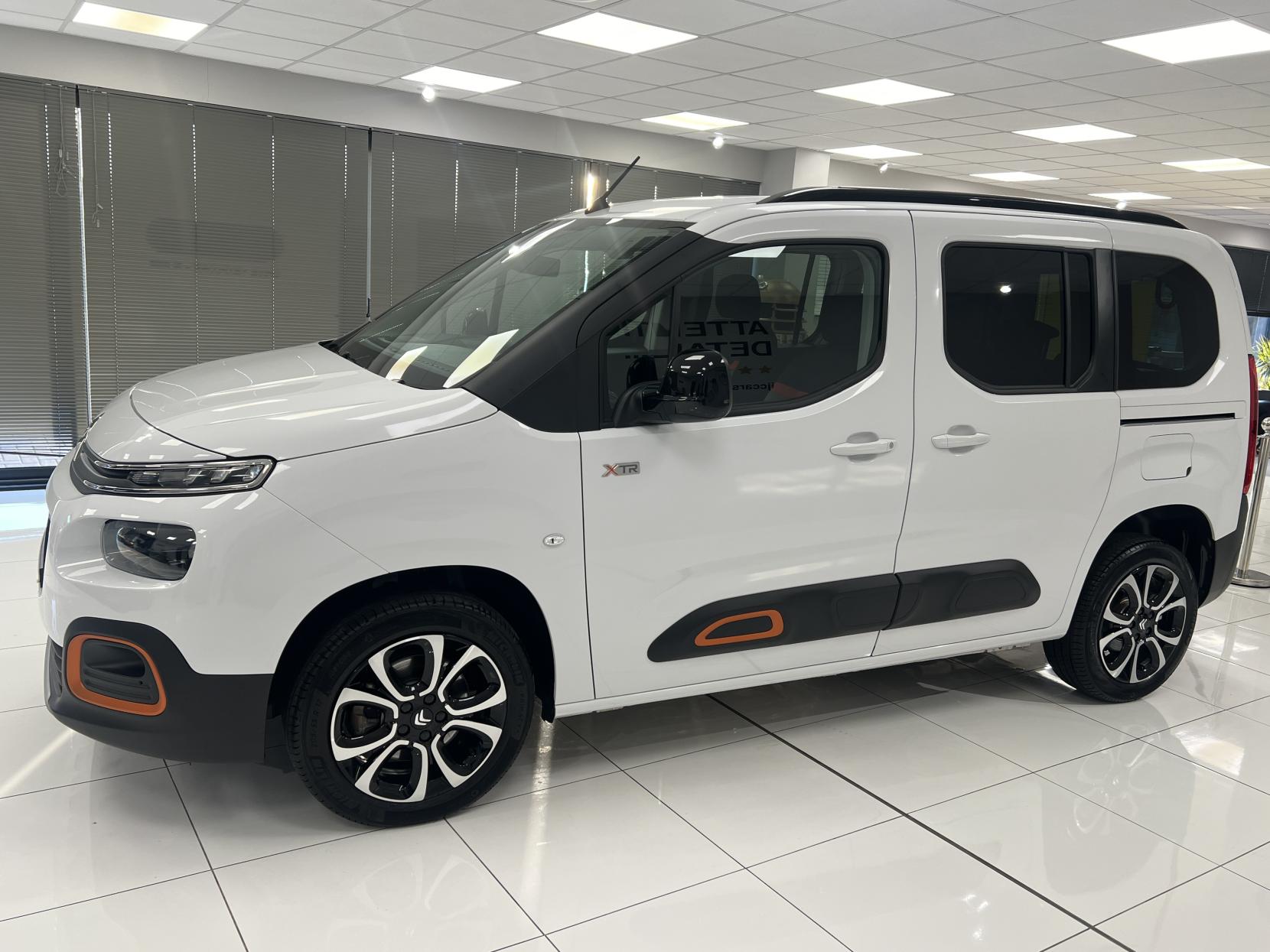 Citroen Berlingo * SAVE £2,000 **AUTO WITH DELIV MILES!** A very rare opportunity to buy a top spec AUTOMATIC Diesel 1.5 BlueHDi Flair XTR EAT8 (NOT A VAN! -it's a 5 seat MPV car!)