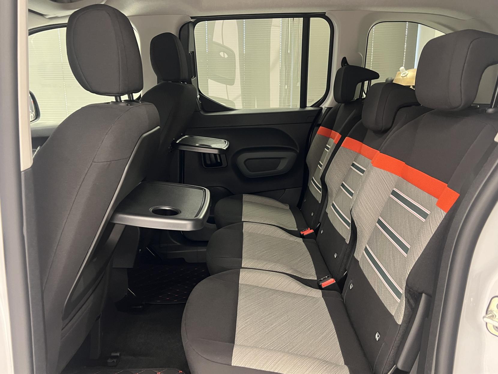 Citroen Berlingo * SAVE £2,000 **AUTO WITH DELIV MILES!** A very rare opportunity to buy a top spec AUTOMATIC Diesel 1.5 BlueHDi Flair XTR EAT8 (NOT A VAN! -it's a 5 seat MPV car!)