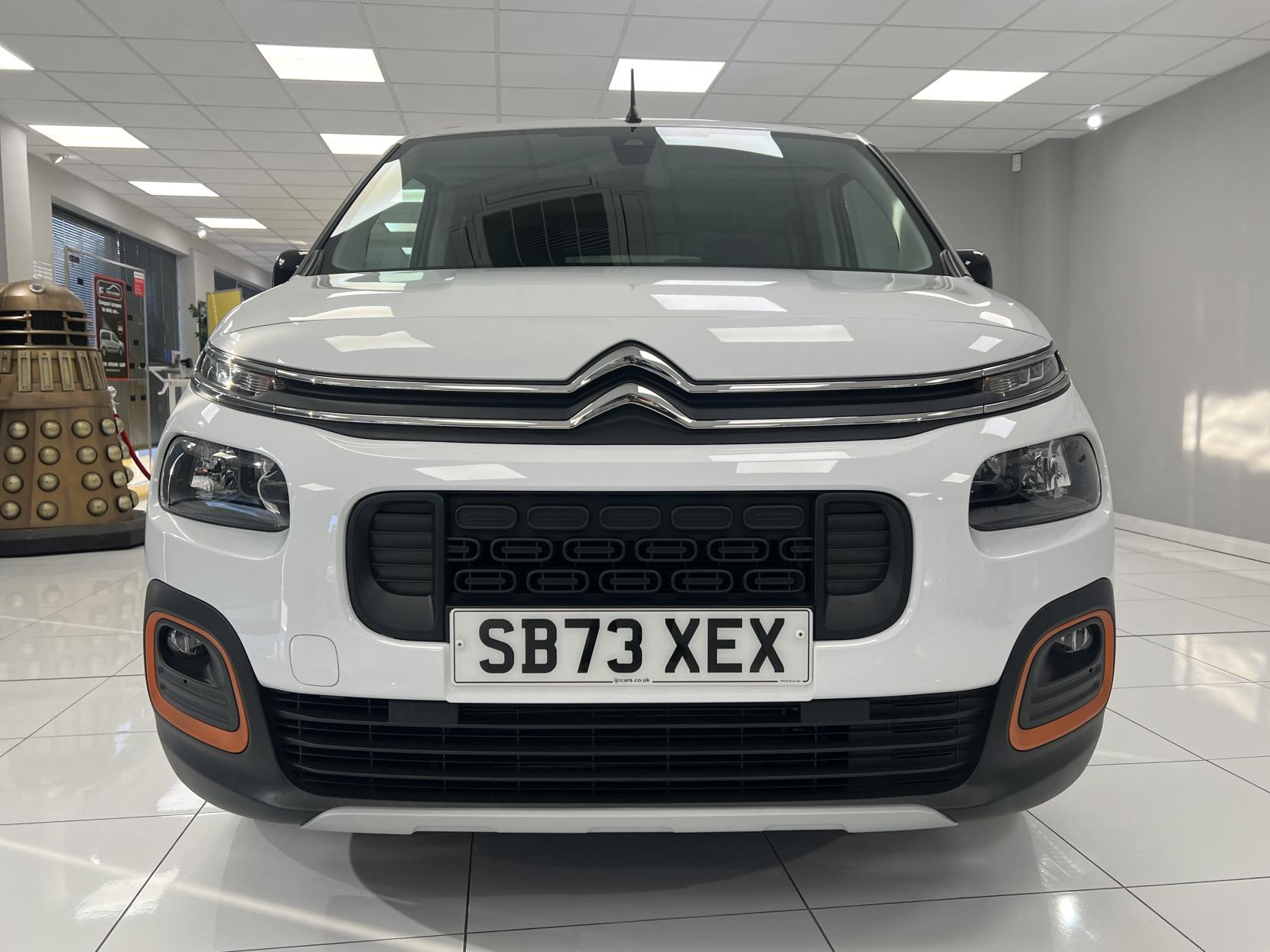 Citroen Berlingo * SAVE £2,000 **AUTO WITH DELIV MILES!** A very rare opportunity to buy a top spec AUTOMATIC Diesel 1.5 BlueHDi Flair XTR EAT8 (NOT A VAN! -it's a 5 seat MPV car!)