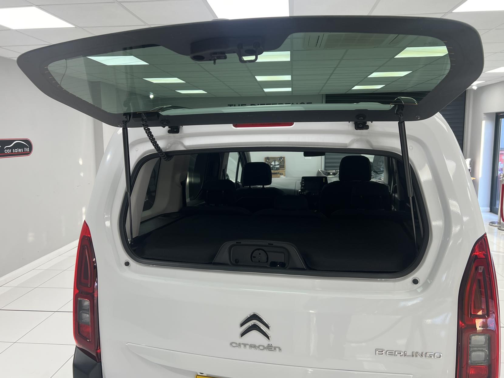 Citroen Berlingo * SAVE £2,000 **AUTO WITH DELIV MILES!** A very rare opportunity to buy a top spec AUTOMATIC Diesel 1.5 BlueHDi Flair XTR EAT8 (NOT A VAN! -it's a 5 seat MPV car!)