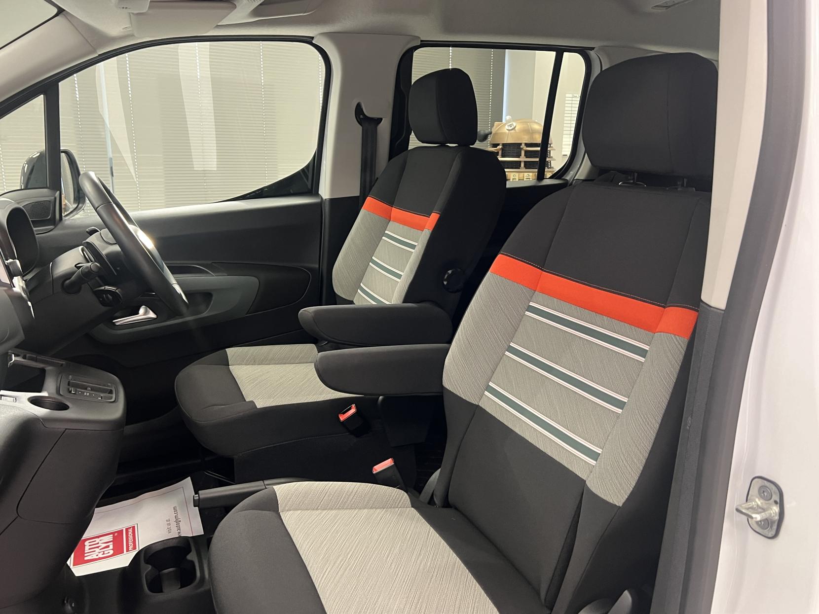 Citroen Berlingo * SAVE £2,000 **AUTO WITH DELIV MILES!** A very rare opportunity to buy a top spec AUTOMATIC Diesel 1.5 BlueHDi Flair XTR EAT8 (NOT A VAN! -it's a 5 seat MPV car!)