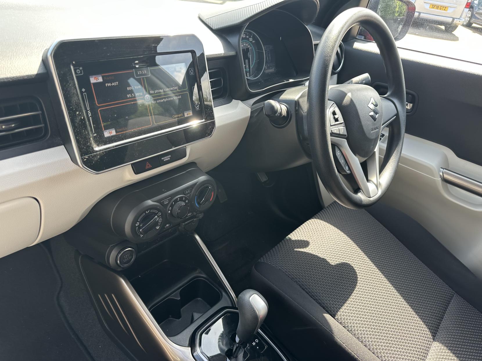 Suzuki Ignis RARE SMALL AUTO/1 LADY OWNER/JUST 25,000 MILES! 1.2 Dualjet SZ-T Hatchback 5dr Petrol AGS Auto Euro 6 (90 ps)
