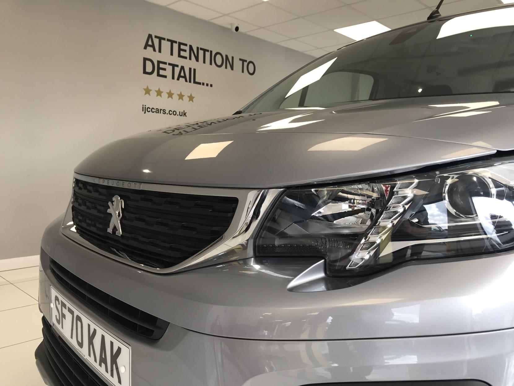 Peugeot Rifter RARE Petrol Automatic WAV with just 3,488 miles! 3 Seats carries 4 with wheelchair user - 1.2 130 BHP PureTech Allure Standard MPV 5dr Petrol EAT Euro 6 (s/s) (130 ps)